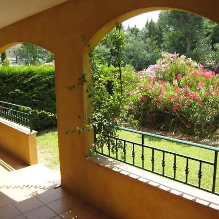 T3 Avec Grand Jardin Privé, Climatisation Et Parking - Fr-1-100-205 *