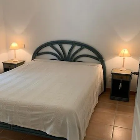 T3 Avec Grand Jardin Privé, Climatisation Et Parking - Fr-1-100-205 *